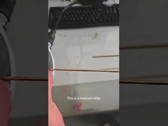 धुंधली धारा दोष डिटेक्टर हाथ से तांबे की छड़ी का निरीक्षण करने के लिए जांच के माध्यम से गुजरता है